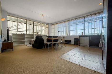 Photo of property in Endeavour Apartments, 16/125u Thorndon Quay, Pipitea, Wellington, 6011