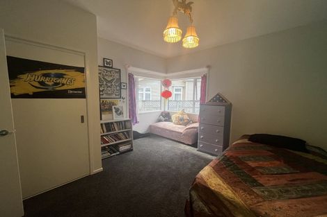 Photo of property in 42 Puru Crescent, Lyall Bay, Wellington, 6022