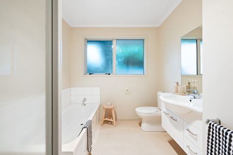 Photo of property in 74a Vardon Road, St Andrews, Hamilton, 3200