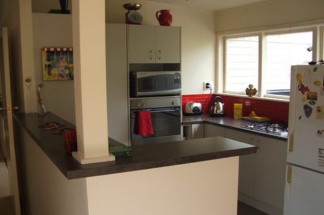 Photo of property in 2/17a Hillcrest Avenue, Hillcrest, Auckland, 0627