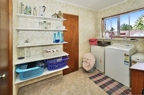 Photo of property in 16 Randell Place, Te Puke, 3119