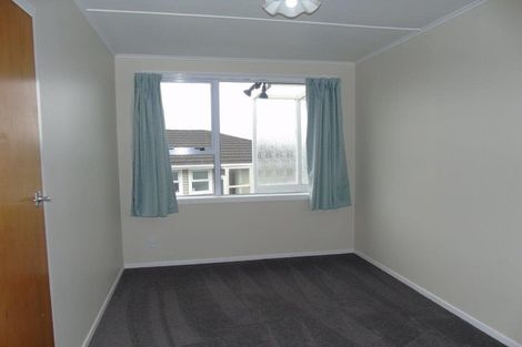 Photo of property in 38 Brooker Grove, Newlands, Wellington, 6037
