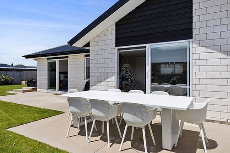 Photo of property in 2 Midsummer Avenue, Stratford, 4332