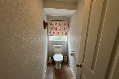 Photo of property in 6 Conacher Close, East Tamaki Heights, Auckland, 2016