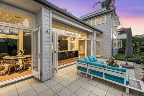 Photo of property in 21 St Aubyn Street, Devonport, Auckland, 0624