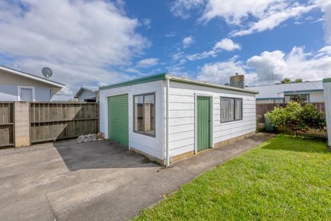 Photo of property in 1 Latham Stubbs Crescent, Waipawa, 4210