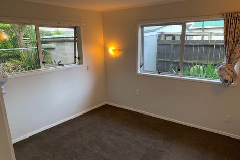 Photo of property in 8 Keeling Road, Henderson, Auckland, 0612