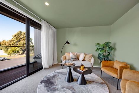 Photo of property in 10 Eliot Street, New Plymouth, 4310