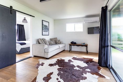 Photo of property in 320 Ocean Road, Whangamata, 3620