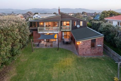 Photo of property in 10 Nuhaka Place, Paraparaumu Beach, Paraparaumu, 5032