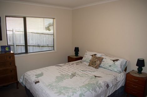 Photo of property in 18 Seamount Drive, Red Beach, 0932