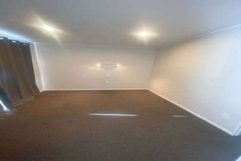 Photo of property in 1/16 Manapouri Place, Pakuranga Heights, Auckland, 2010