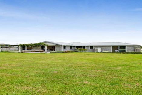 Photo of property in 2 Mercade Close, Stratford, 4332