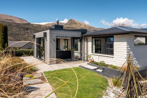Photo of property in 15 Bracken Street, Arrowtown, 9302