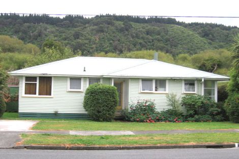 Photo of property in 11 Holdsworth Avenue, Trentham, Upper Hutt, 5018