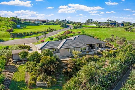 Photo of property in 21 Laguna Place, Matakatia, Whangaparaoa, 0930
