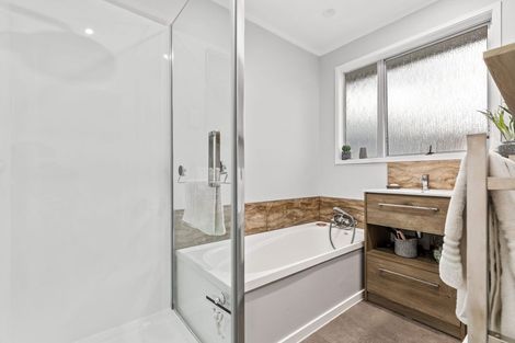 Photo of property in 92 Reynella Drive, Massey, Auckland, 0614