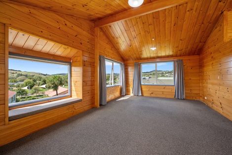 Photo of property in 9 Empressa Heights, Helensville, 0800