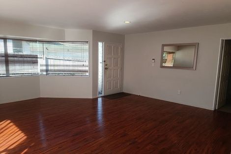 Photo of property in 1 Jay Court, Botany Downs, Auckland, 2010