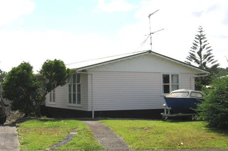 Photo of property in 27 Crocombe Crescent, Beach Haven, Auckland, 0626