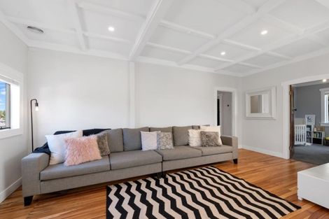 Photo of property in 8 Creamer Avenue, Belmont, Auckland, 0622