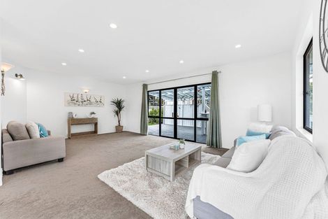 Photo of property in 18 Lanham Lane, Massey, Auckland, 0614
