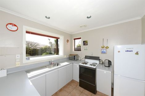 Photo of property in 15 Kamahi Place, Bishopdale, Christchurch, 8051