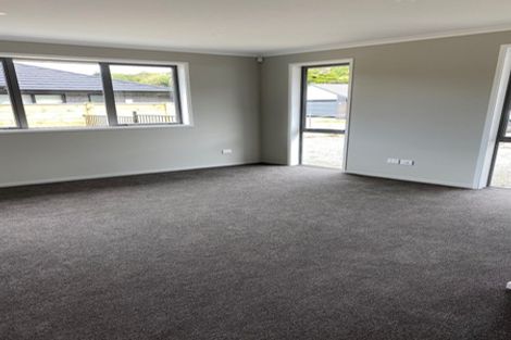 Photo of property in 4 Genoa Place, Whitby, Porirua, 5024