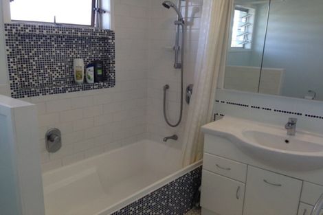 Photo of property in 2/22 Mannering Place, Hillcrest, Auckland, 0627