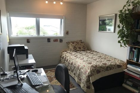 Photo of property in Seaview Apartments, 8/64 Milford Road, Milford, Auckland, 0620
