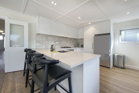 Photo of property in 81 Endeavour Street, Lyall Bay, Wellington, 6022