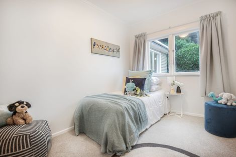 Photo of property in 119 Ruskin Road, Newlands, Wellington, 6037