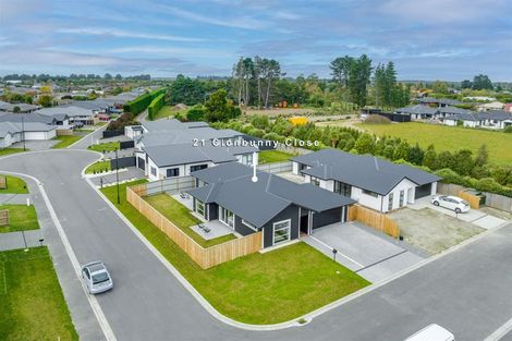 Photo of property in 21 Clonbunny Close, Rolleston, 7614