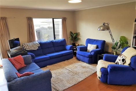 Photo of property in 19a Glenhaven Place, Te Atatu Peninsula, Auckland, 0610