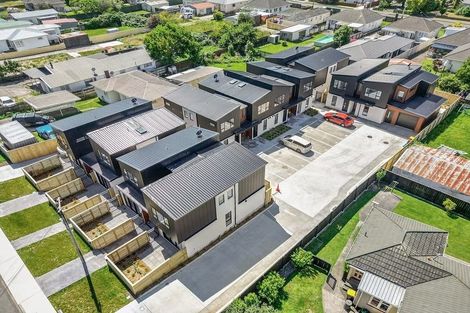 Photo of property in 8/27 Main Road, Wainuiomata, Lower Hutt, 5014