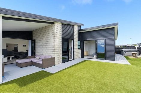 Photo of property in 3 Royal Crescent, Papamoa, 3118