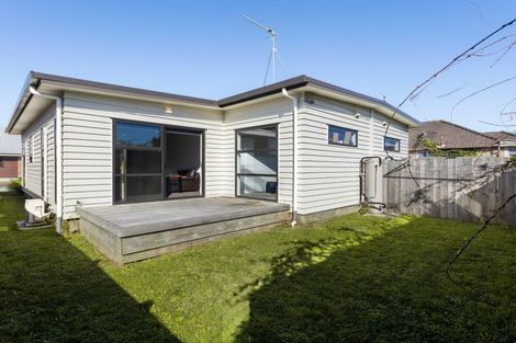 Photo of property in 1/4 Searancke Place, Fairfield, Hamilton, 3214