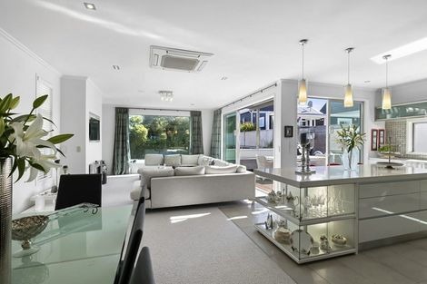 Photo of property in 10 Pendarves Street, New Plymouth, 4310