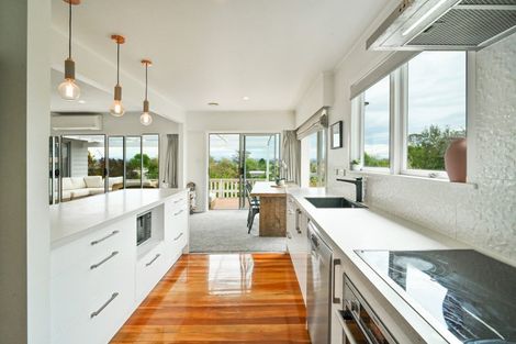 Photo of property in 11 Busby Hill, Havelock North, 4130