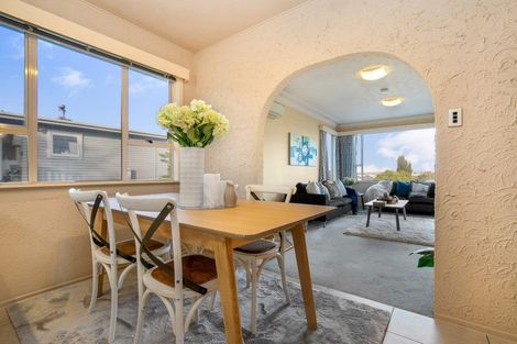 Photo of property in 4 Merville Avenue, Te Atatu South, Auckland, 0610