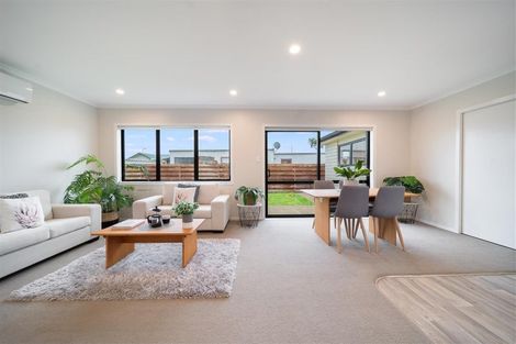 Photo of property in 2/9 Heath Street, Saint Andrews, Hamilton, 3200