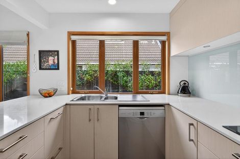 Photo of property in 2/130 Muritai Road, Eastbourne, Lower Hutt, 5013