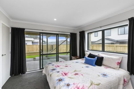 Photo of property in 9b Epic Way, Newlands, Wellington, 6037