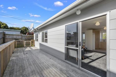 Photo of property in 25 Tawa Road, Te Atatu Peninsula, Auckland, 0610
