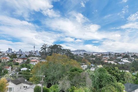 Photo of property in 1/217 Eskdale Road, Birkenhead, Auckland, 0626