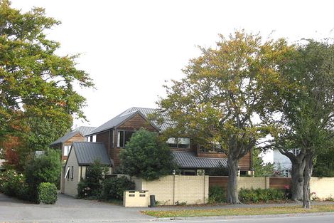 Photo of property in 2/57 Memorial Avenue, Ilam, Christchurch, 8053