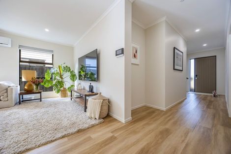 Photo of property in 3 Vintry Drive, Kumeu, 0810