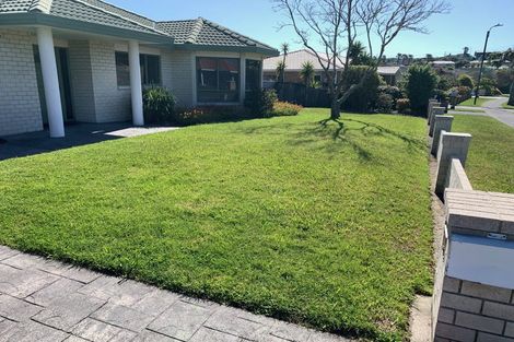 Photo of property in 162 Lakeside Drive, Orewa, 0931