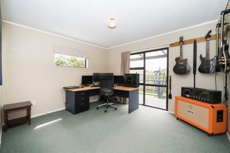 Photo of property in 33 Kowhai Street, Tokomaru, Palmerston North, 4474
