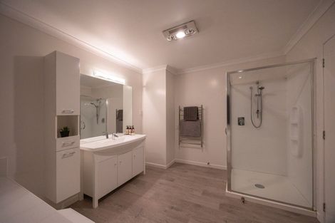 Photo of property in 100 Ruapehu Drive, Fitzherbert, Palmerston North, 4410